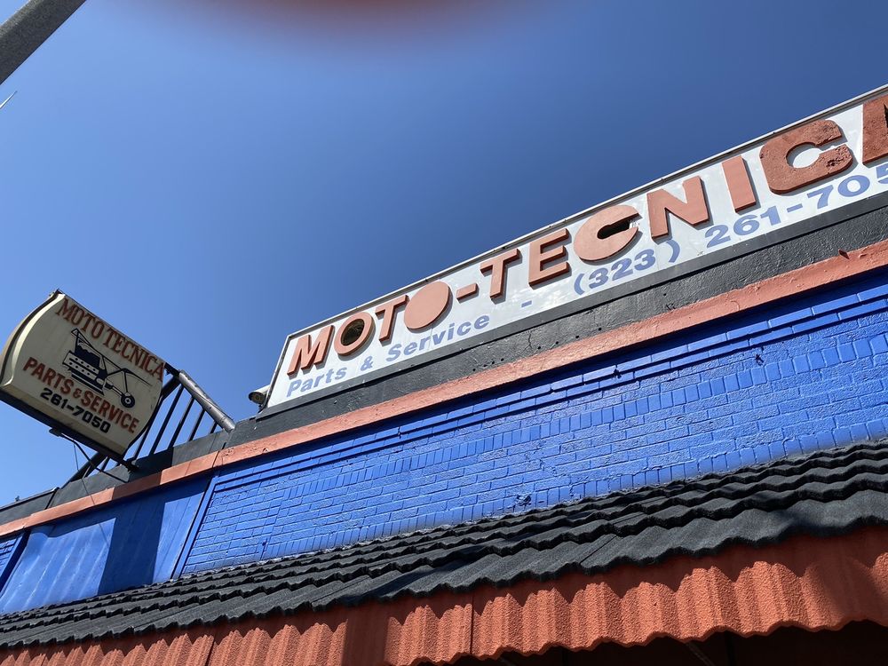 Moto Tecnica sign and storefront